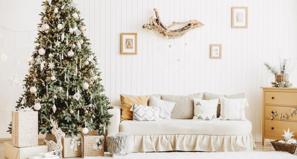 decorated-christmas-room-with-gifts-1024x550