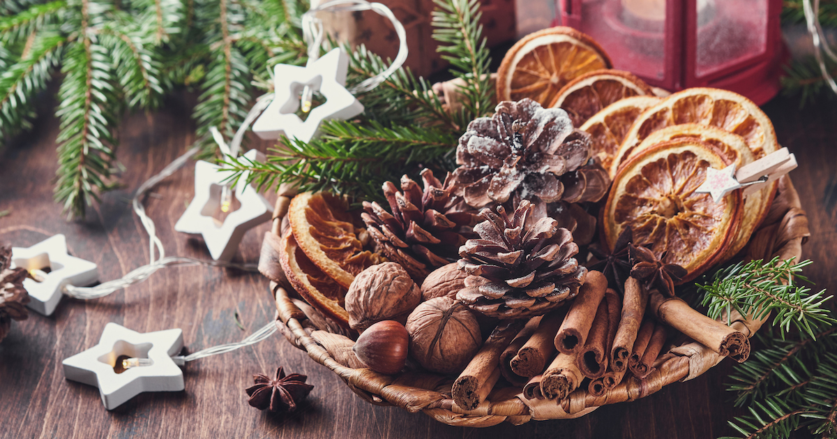 dry-orange-star-anise-cinnamon-pine-cones-fir-tree-rustic-plate-wooden-table-homemade-medley-idea-christmas-mood-aroma-eco-friendly-christmas-with-homemade-natural-decorations